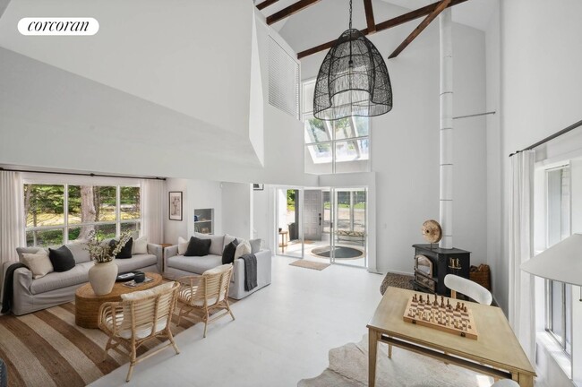 Foto del edificio - 201 Cove Hollow Rd