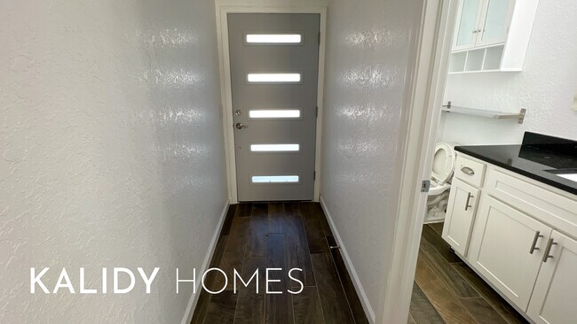 Foto del edificio - 8401 Azurewood Dr