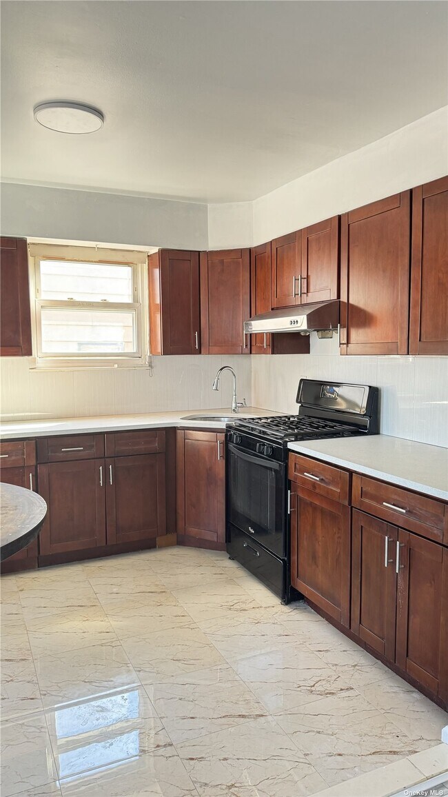 Building Photo - 52-26-52-69 69th Pl