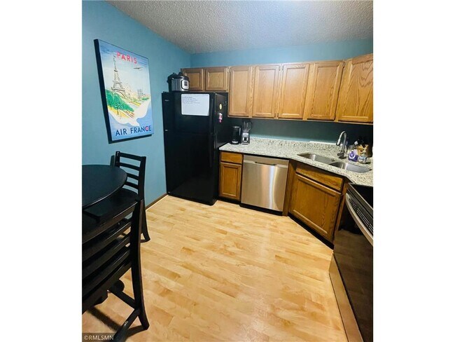 Foto del edificio - 2120 Ridge Dr