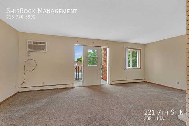 Building Photo - 221 7th St N