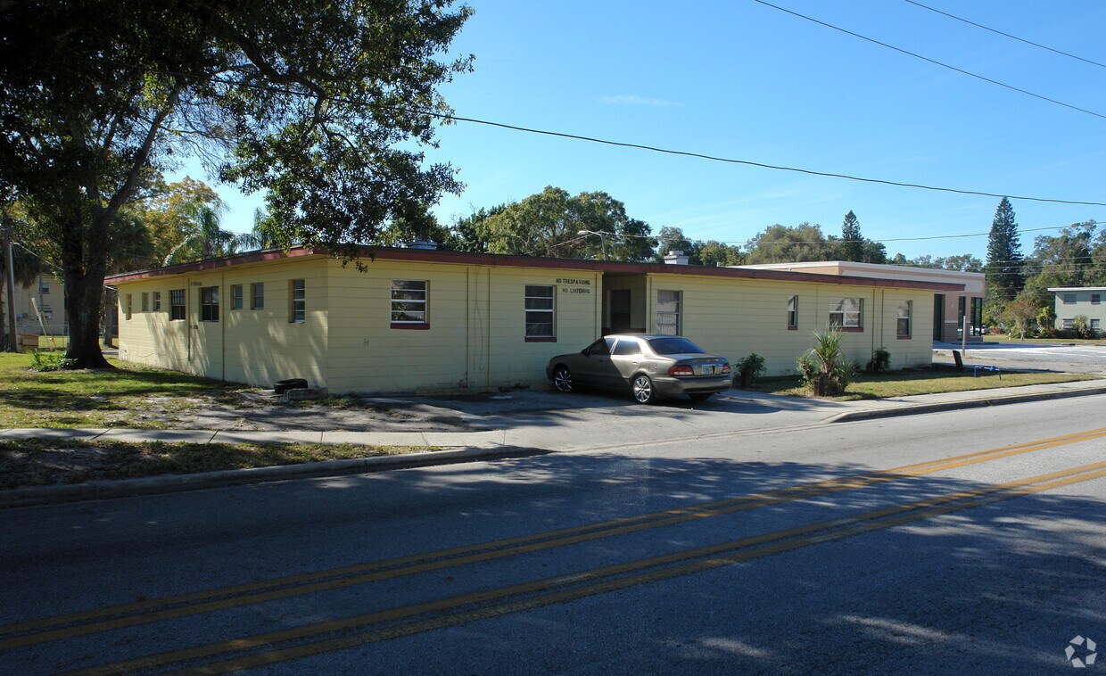 Building Photo - 2169 Oakley Ave S
