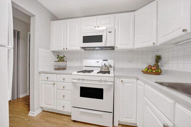 Kitchen - 16W575 79th St