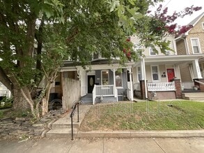 Building Photo - 219 E Cottage Pl
