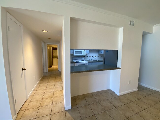 Foto del edificio - 710 N Village Dr