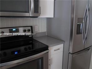 Foto del edificio - 2442 Centergate Dr