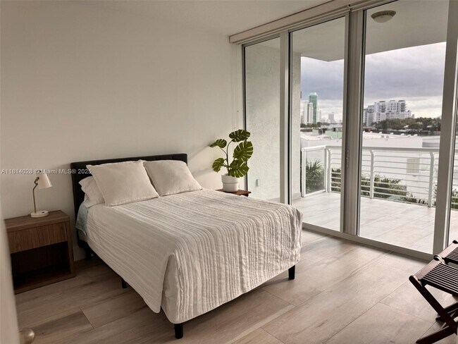 Foto del edificio - 6580 Indian Creek Dr