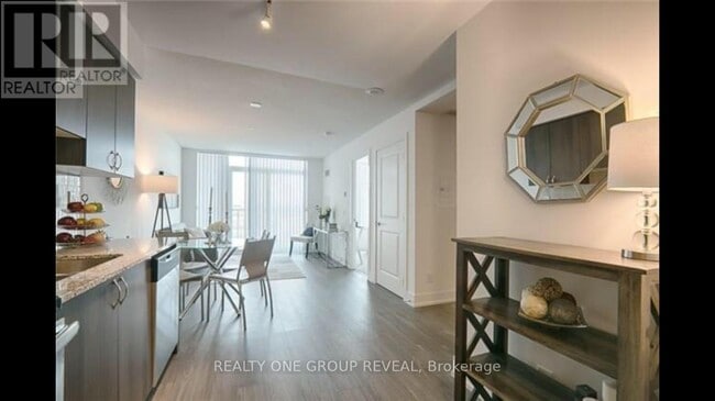 Building Photo - 1215 Bayly St