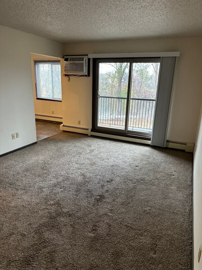Foto del edificio - Two Bedroom One Bathroom Apartment