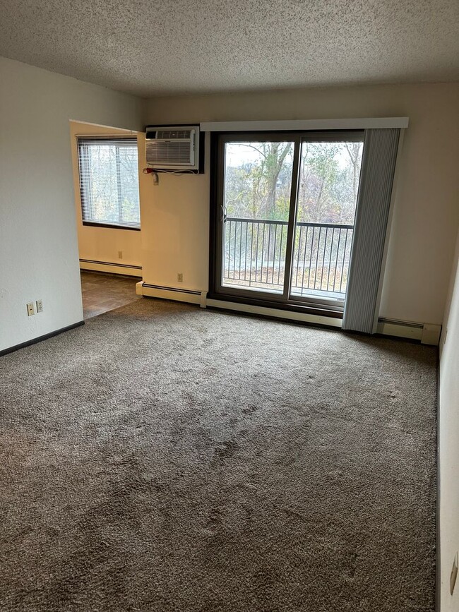 Building Photo - Two Bedroom One Bathroom Apartment