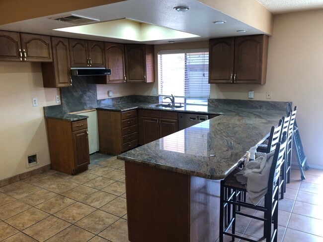 Foto del edificio - 1203 W Cheyenne Dr