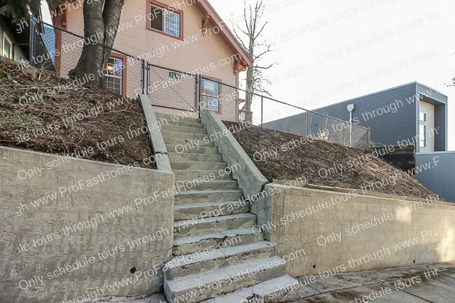 Building Photo - 3232 N Michigan Ave