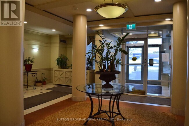 Photo du bâtiment - 5001 Finch Ave E