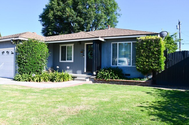 Building Photo - 1210 E Oakmont Ave