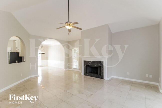 Foto del edificio - 224 Tennis Ct Ln