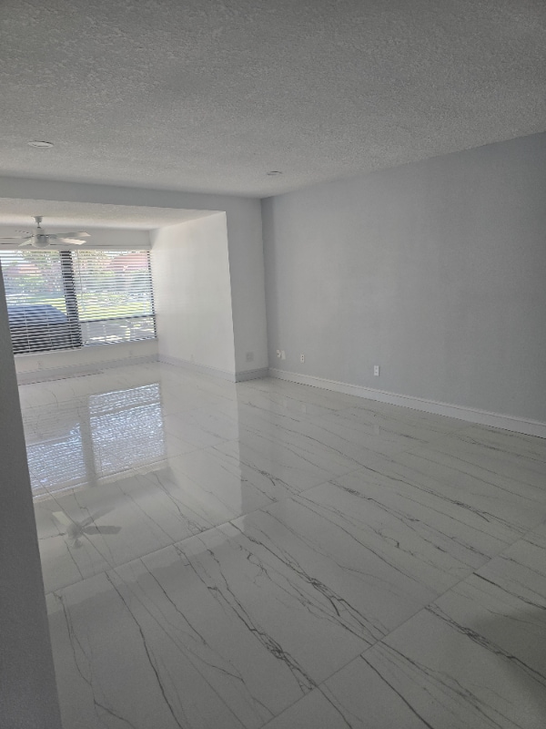 Foto del edificio - 9608 Valencia Cove