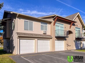 Building Photo - 22855 E Country Vista Dr