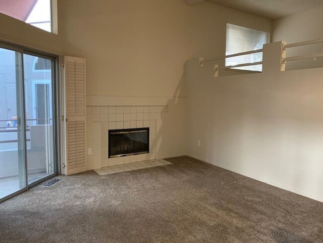 Building Photo - Multilevel townhome at City Homes East