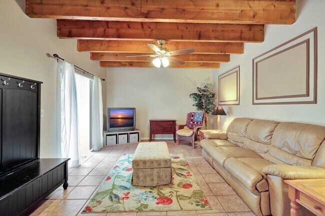 Building Photo - 1558 Shaker Cir