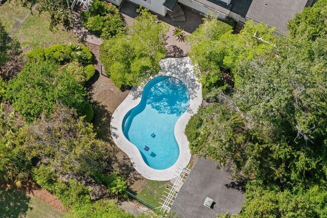 Foto del edificio - 5704 Woodside Ave