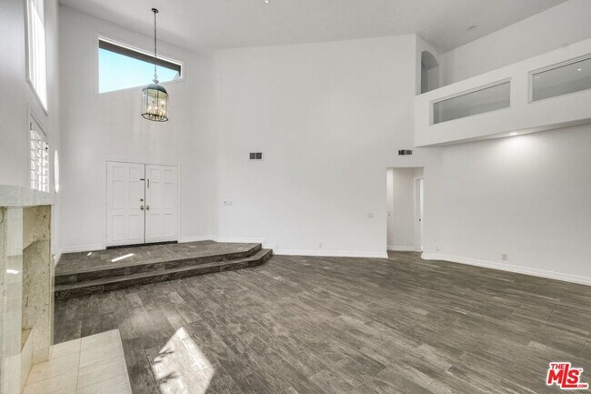 Building Photo - 4342 Park Verdi