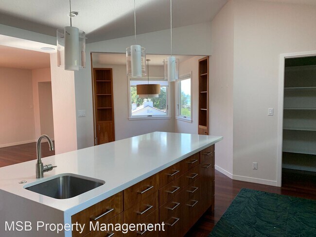 Building Photo - 6 br, 3.5 bath House - 5799 Balmoral Drive