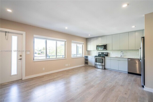 Foto del edificio - 2400 NE 26th St