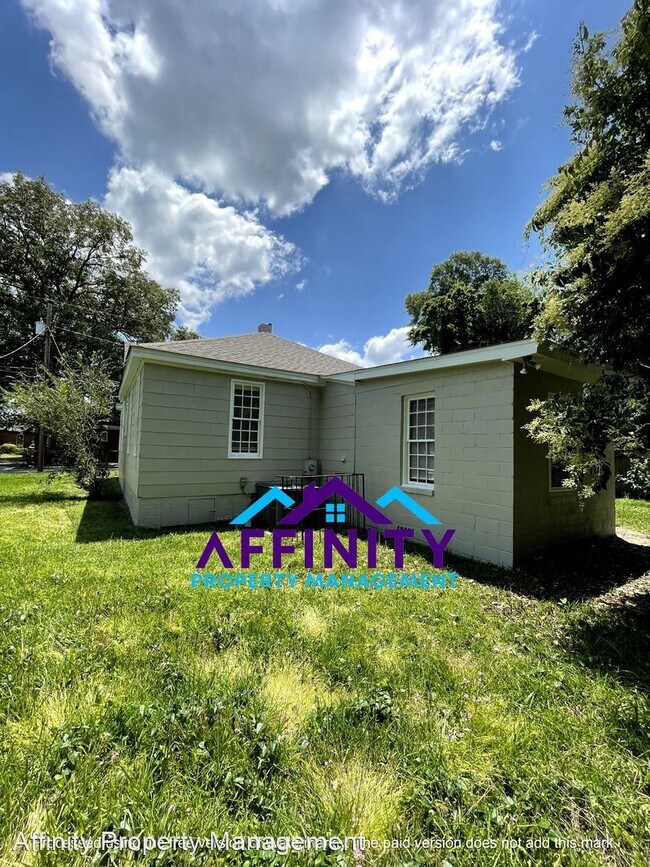 Building Photo - 3 br, 1 bath House - 1103 Bryan Ave