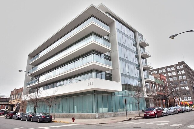 Building Photo - 868 N Franklin St