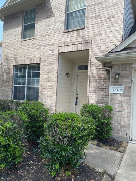 Foto del edificio - 25119 Hazel Ranch Dr