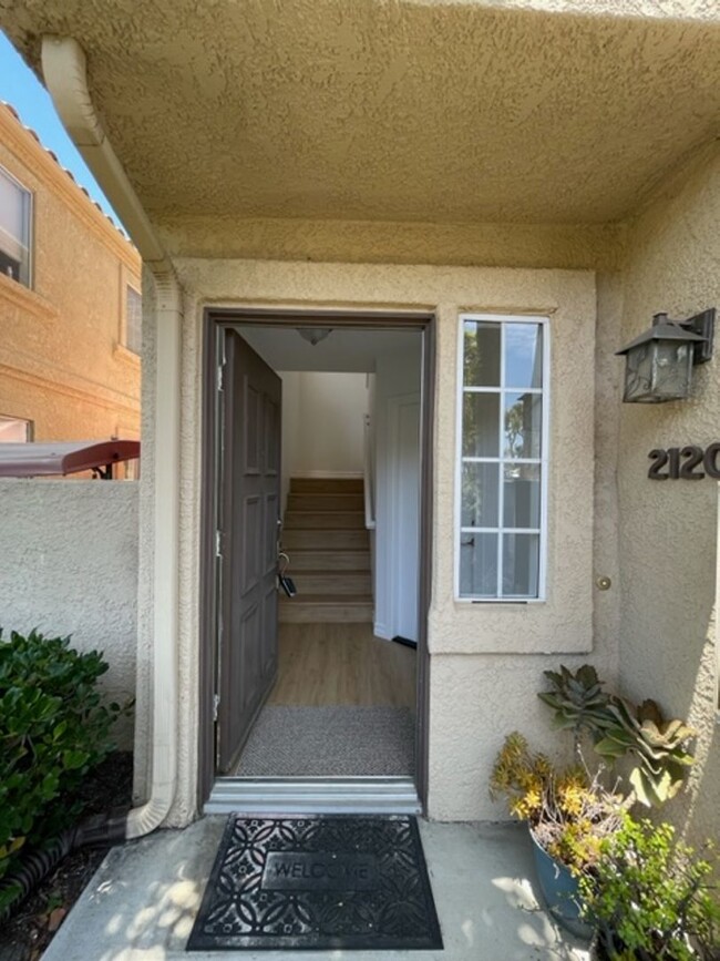 Foto del edificio - Beautiful 2 bedroom/2 bath end unit condo ...