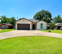 Building Photo - 216 Thorn Ridge St