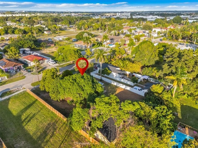 Foto del edificio - 559 NW 2nd St