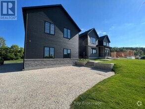 Building Photo - 14 Raintree Ct