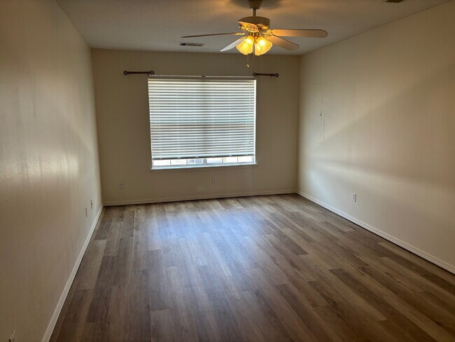Foto del edificio - Two Bedroom 2 Full bath 11sqft Duplex for ...