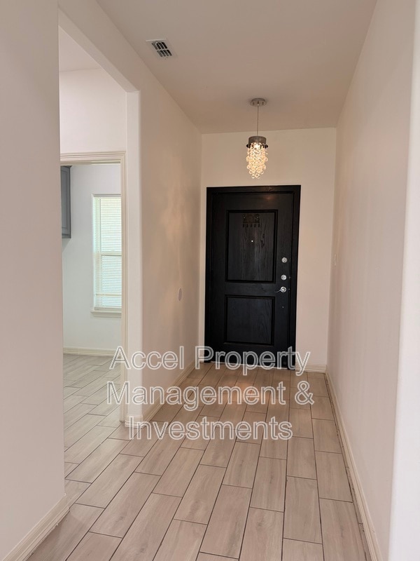Building Photo - 418 Gonzalez Dr