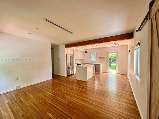 Foto del edificio - 630 Cardinal St