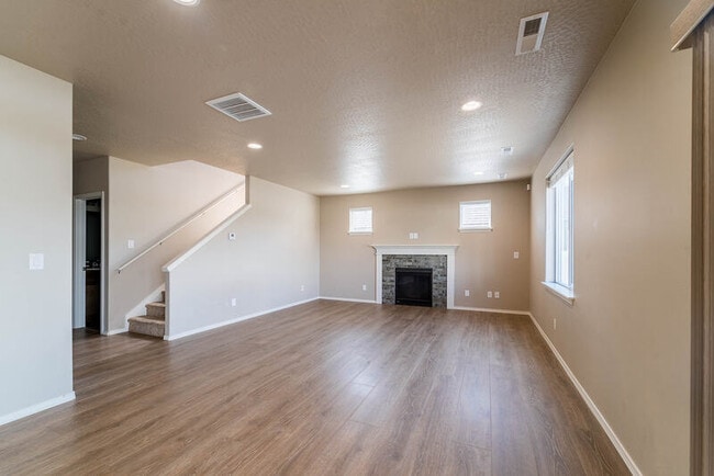 Building Photo - 705 Condor Dr