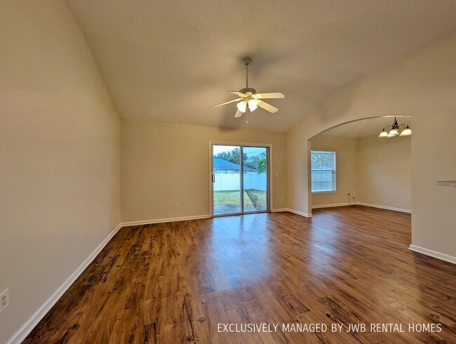 Foto del edificio - 893 Oak Arbor Cir