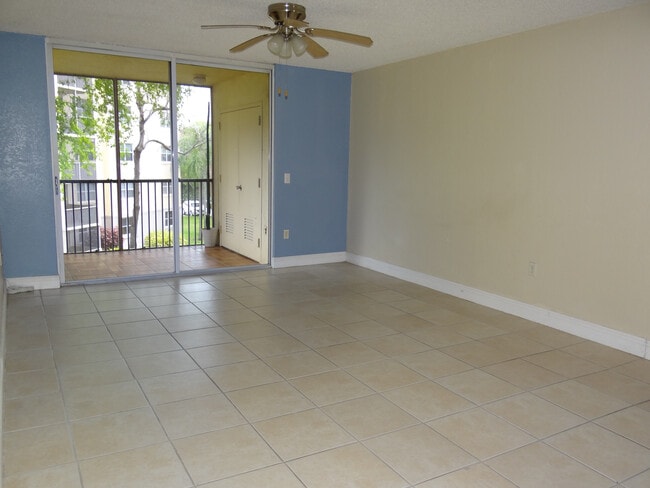 Building Photo - 8225 Lake Dr