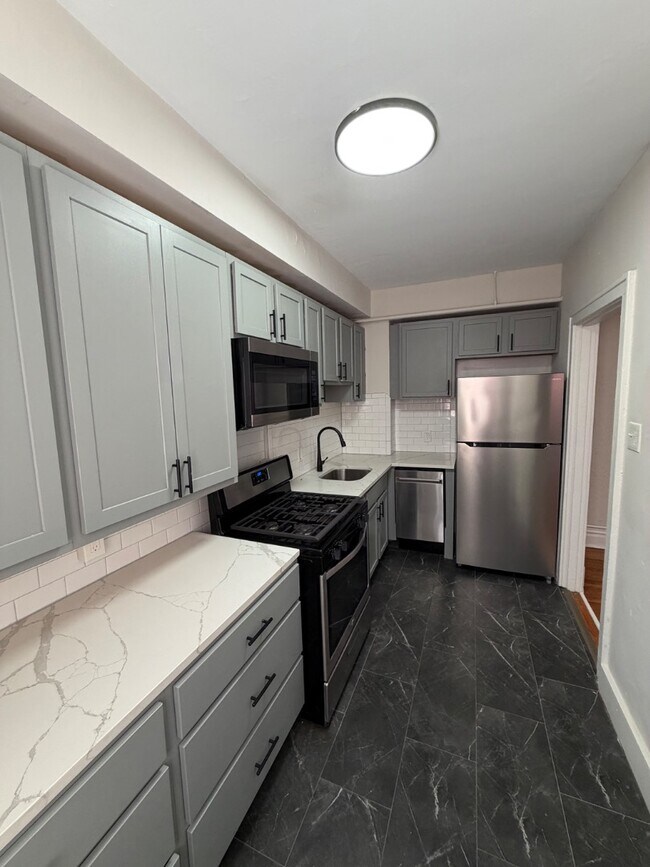 Foto del edificio - Charming 1 Bedroom ni CWE *1st Floor unit