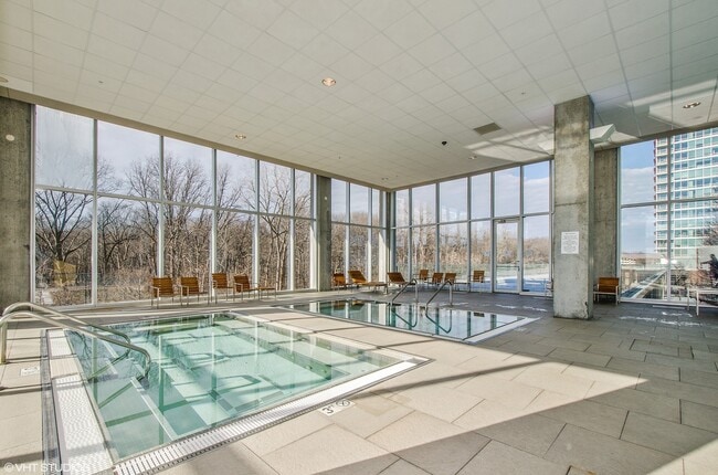 Foto del edificio - 9715 Woods Dr