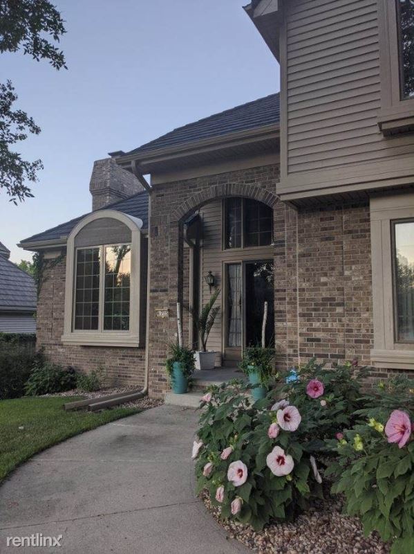 Foto del edificio - 4 br, 4 bath House - 4705 S 162nd Ave