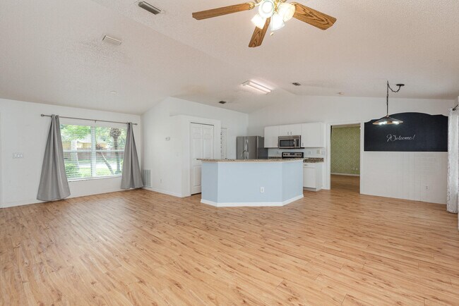 Foto del edificio - 7410 Joshua Pl