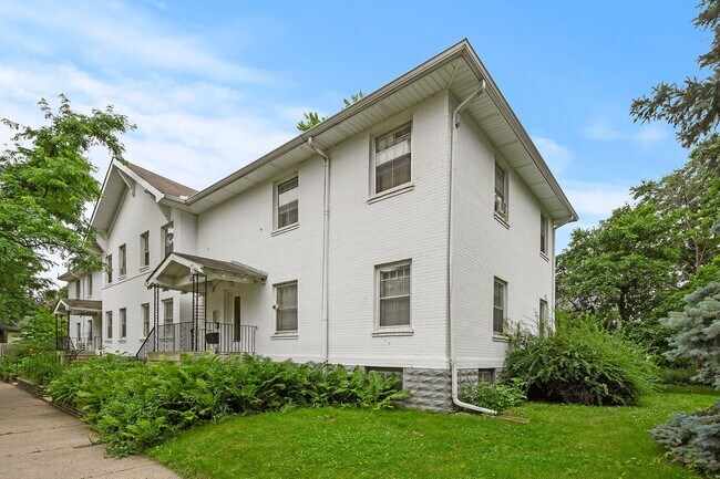 Foto del edificio - 3111 E 31st St