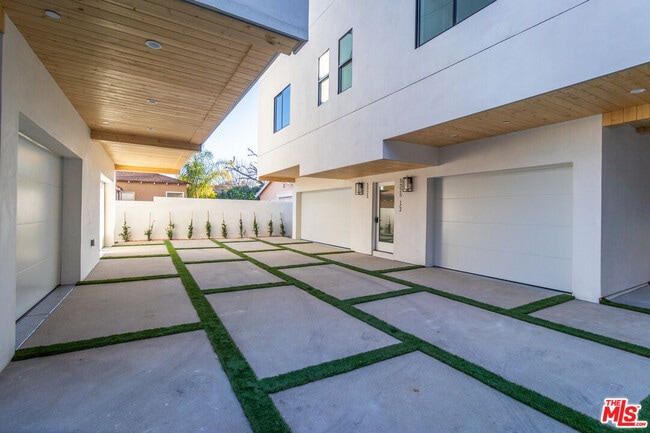 Building Photo - 5323 Ben Ave
