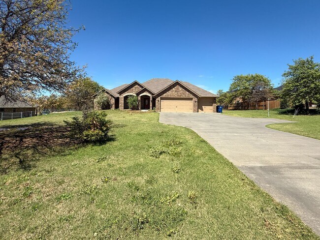Foto del edificio - Beautiful Upscale 3BD/3BTH + Office Home on Over an Acre in Choctaw