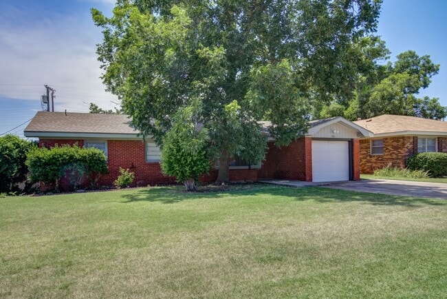 Building Photo - Pre-Leasing for fall 2024 - Great 3 Bedroo...