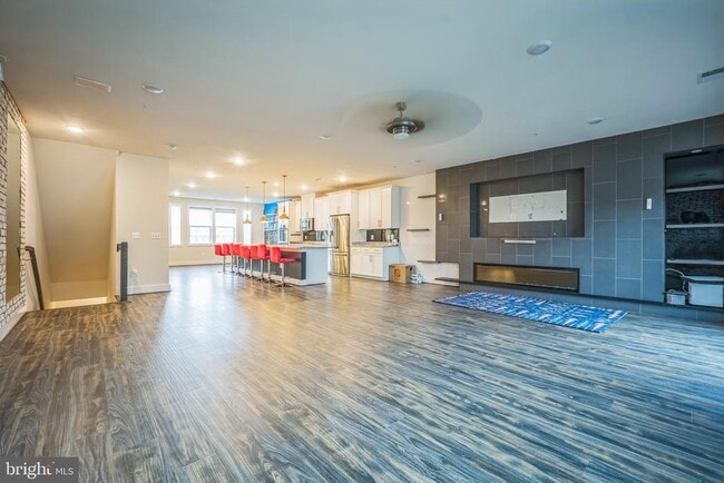 Building Photo - 44764 Tiverton Sq