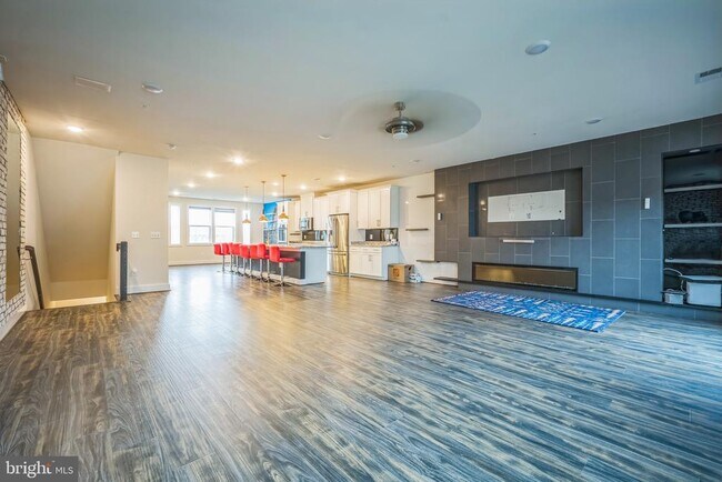 Foto del edificio - 44764 Tiverton Sq